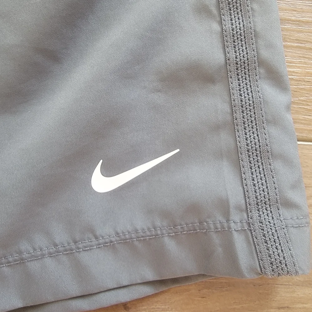 Nike Boys' XL Grey Dri-FIT Multi Woven shorts - Picture 5 of 13
